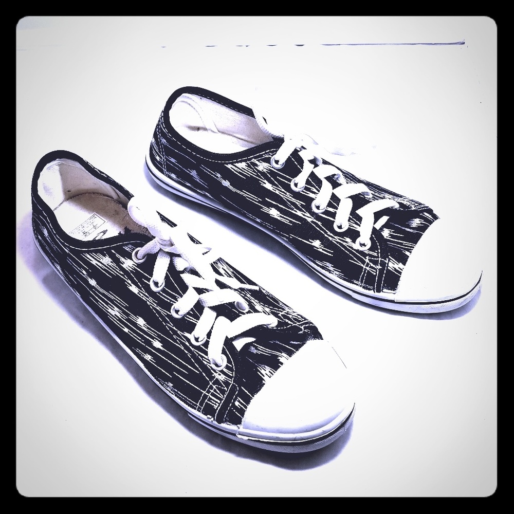 Sneakers Black Metallic Silver Design